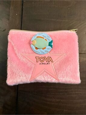 TOVA - KISS a Fish Brooch